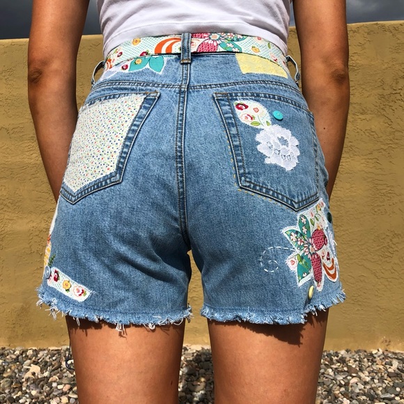 🌻Patched Denim High Waisted Jean Shorts size 6 - Picture 2 of 12
